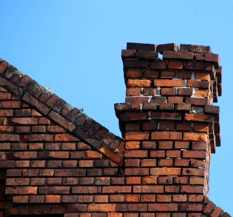 Signs Your Salem Home Needs a Chimney Inspection Damaged chimney on an Salem home showing cracks and missing mortar